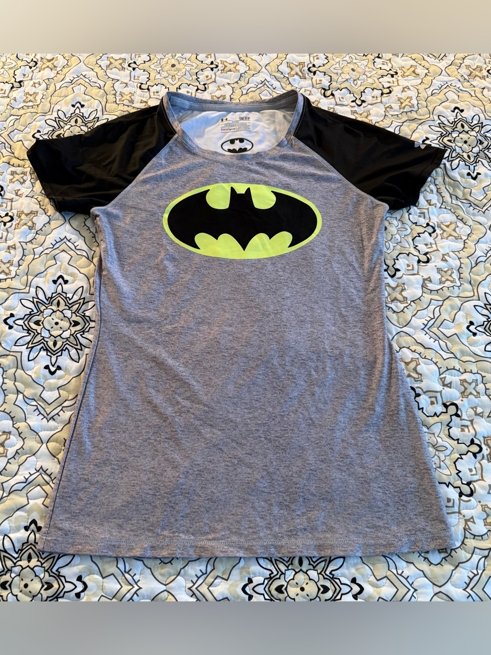 Under Armour Women’s Small Fitted Heat Gear Batman Logo Shirt Small Unisex